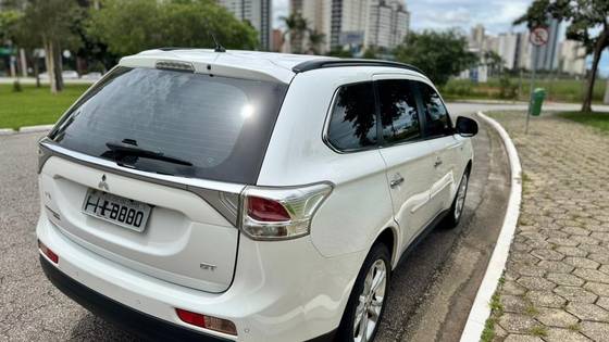 MITSUBISHI OUTLANDER 3.0 GT 4X4 V6 24V GASOLINA 4P AUTOMÁTICO MITSUBISHI OUTLANDER 3.0 GT 4X4 V6 24V GASOLINA 4P AUTOMÁTICO